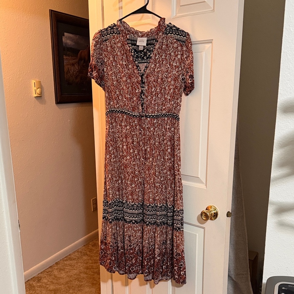 Knox Rose Floral Midi Dress in Red and Black - Picture 5 of 5